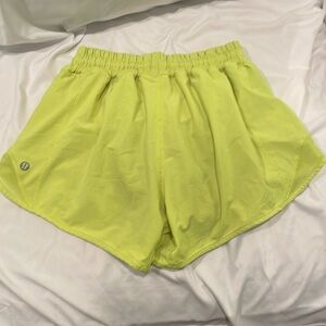 Lululemon size 4 Hotty Hot 2.5 shorts